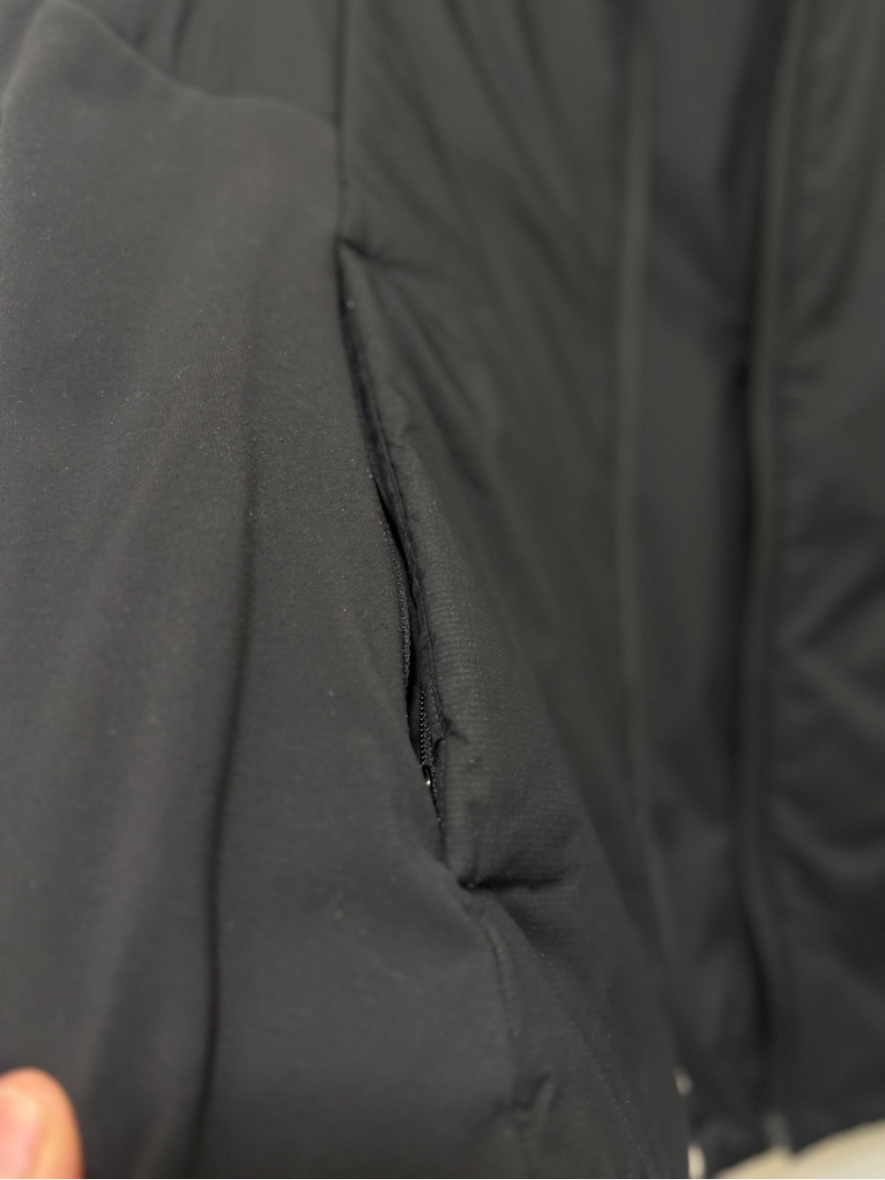 Lululemon Men's Insulated Black Puffer Vest I excellent conditions - Picture 7 of 15